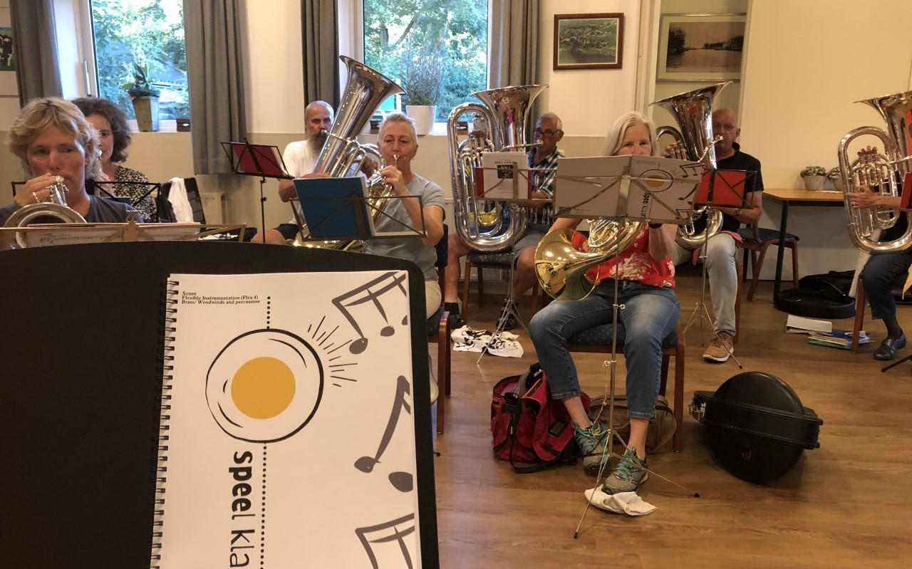Fanfare Concordia uit Gaastmeer begint de repetities al met het nieuwe inspeelboek 'Speel Klaar'. Fanfare Concordia uit Gaastmeer begint de repetities al met het nieuwe inspeelboek 'Speel Klaar'.