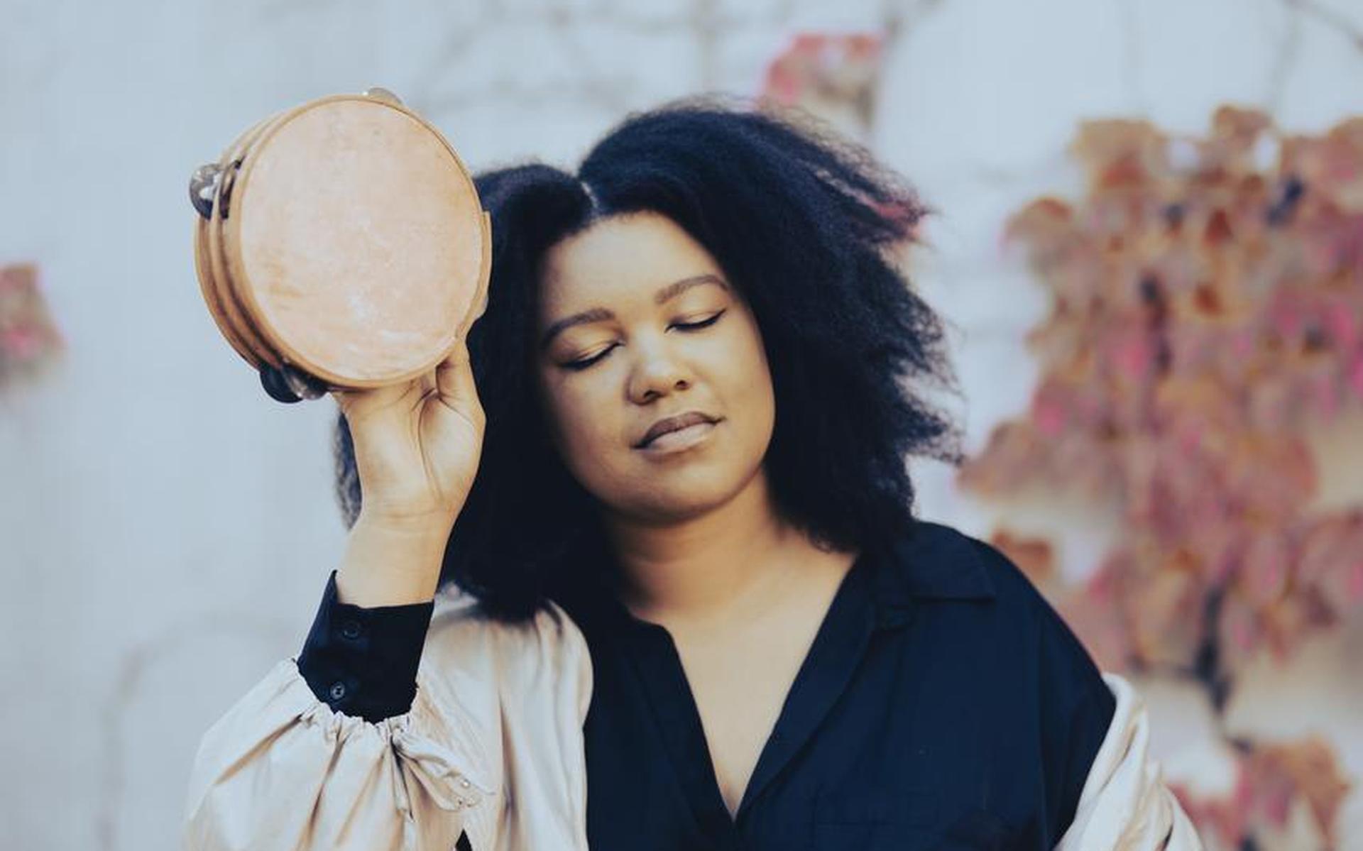 Michelle Samba kwam in Ingelum tot een 'genreneutrale' plaat vol intrigerende soundscapes - Friesch 