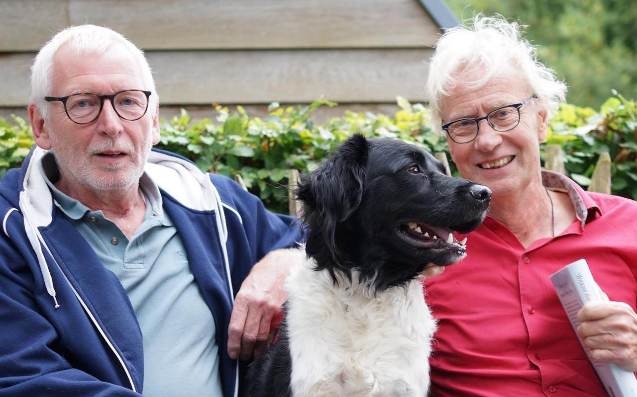 Beeldend kunstenaar Tjibbe Hooghiemstra (l.), Stabij Liv en schrijver/verteller Douwe Kootstra gaan samen op tour. Beeldend kunstenaar Tjibbe Hooghiemstra (l.), Stabij Liv en schrijver/verteller Douwe Kootstra gaan samen op tour.