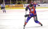 Marc Nijland brengt UNIS Flyers met de gamewinning score de 3-2 voorsprong en daarmee indirect ook de tiende landstitel in de historie van het Heerenveense ijshockey.