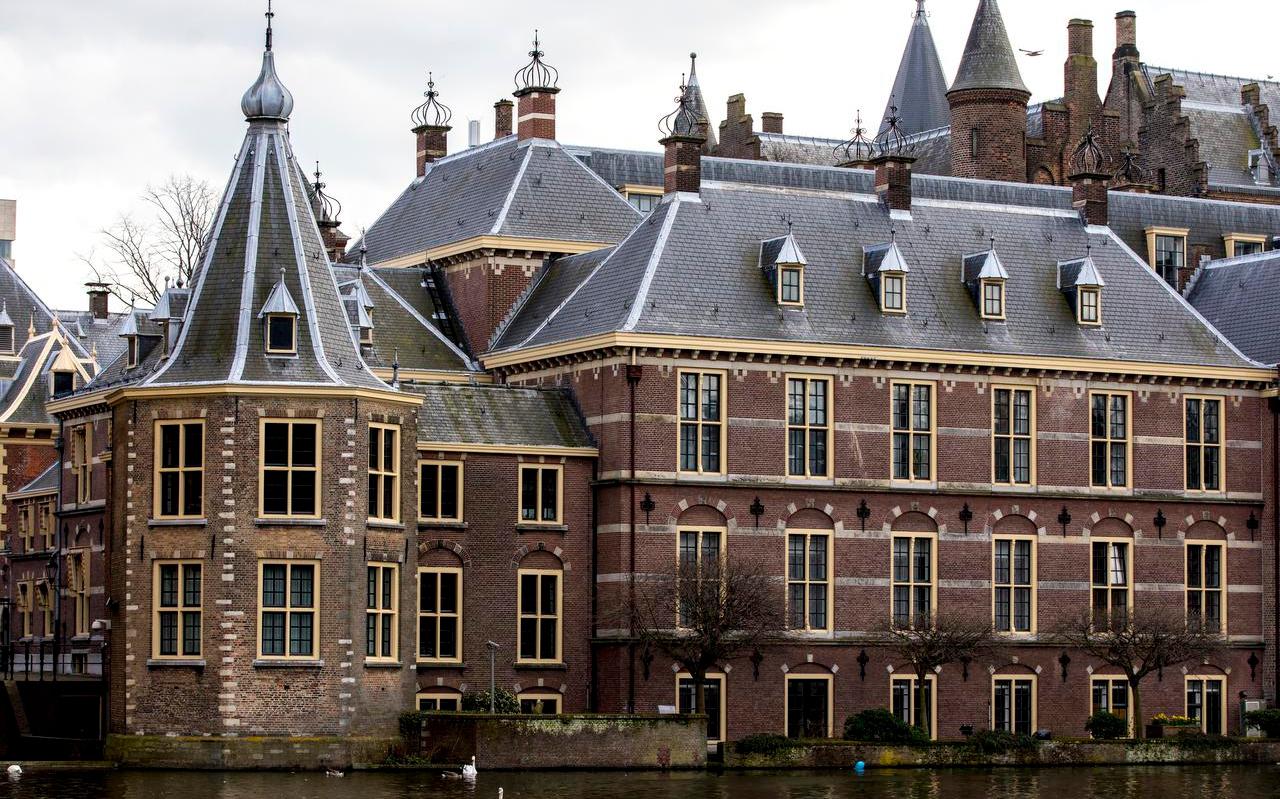 ,,Den Haag zich meer verdiepen in wat er speelt in de verschillende regio’s”, aldus Caspar van den Berg, hoogleraar bestuurskunde aan de Campus Fryslân van de RUG en lid van de ROB.