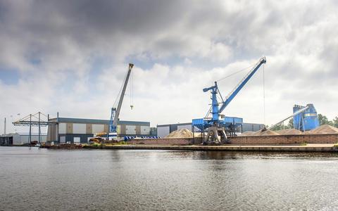 De industriehaven van Drachten Haven II. Het is een belangrijke bestemming voor scheepvaartverkeer over de mogelijk nieuwe vaarweg die door De Hege Warren moet gaan.