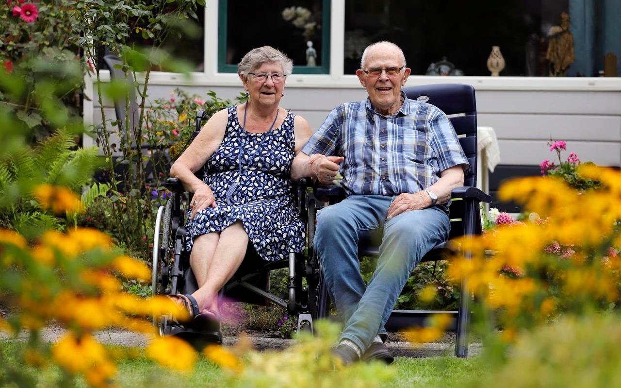 Het echtpaar Bakker-Abma uit IJlst is vandaag 65 jaar getrouwd.