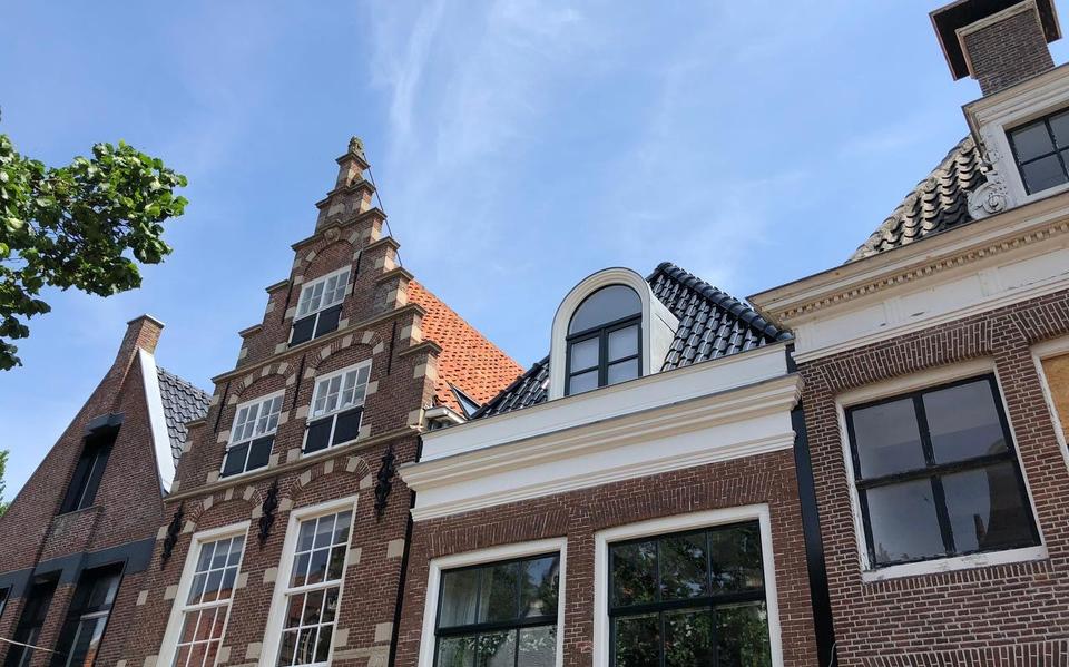 Er komen dertien tiltmeters op verschillende plekken in de historische binnenstad van Harlingen. Foto: Shutterstock