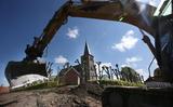 De terp van Boksum wordt momenteel verbreed.