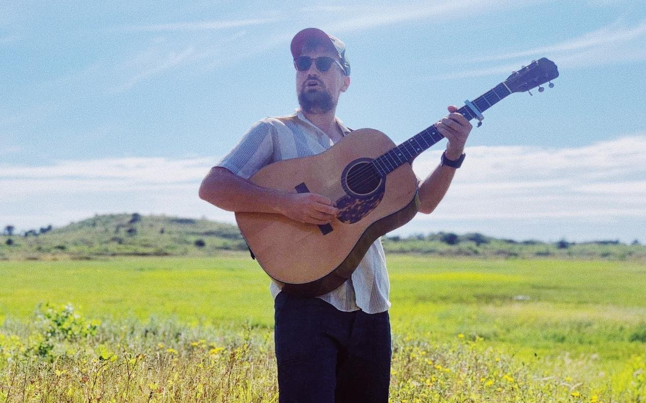 Tim Knol treedt op Vlieland op.