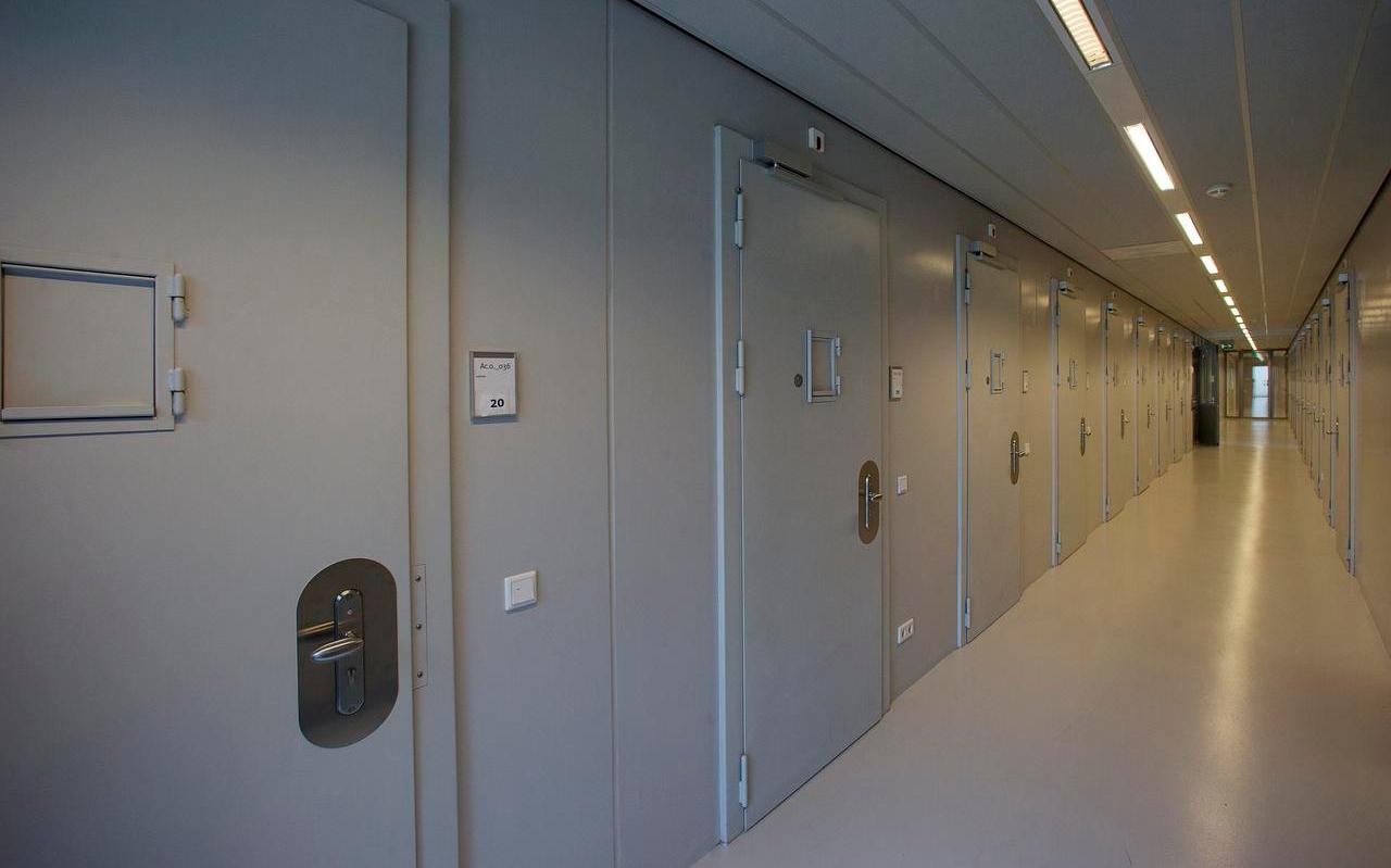 Een cellencomplex op Schiphol. Gedetineerdenorganisatie Bonjo noemt de toename van het gebruik van isolatiecellen in reguliere gevangenissen stuitend.
