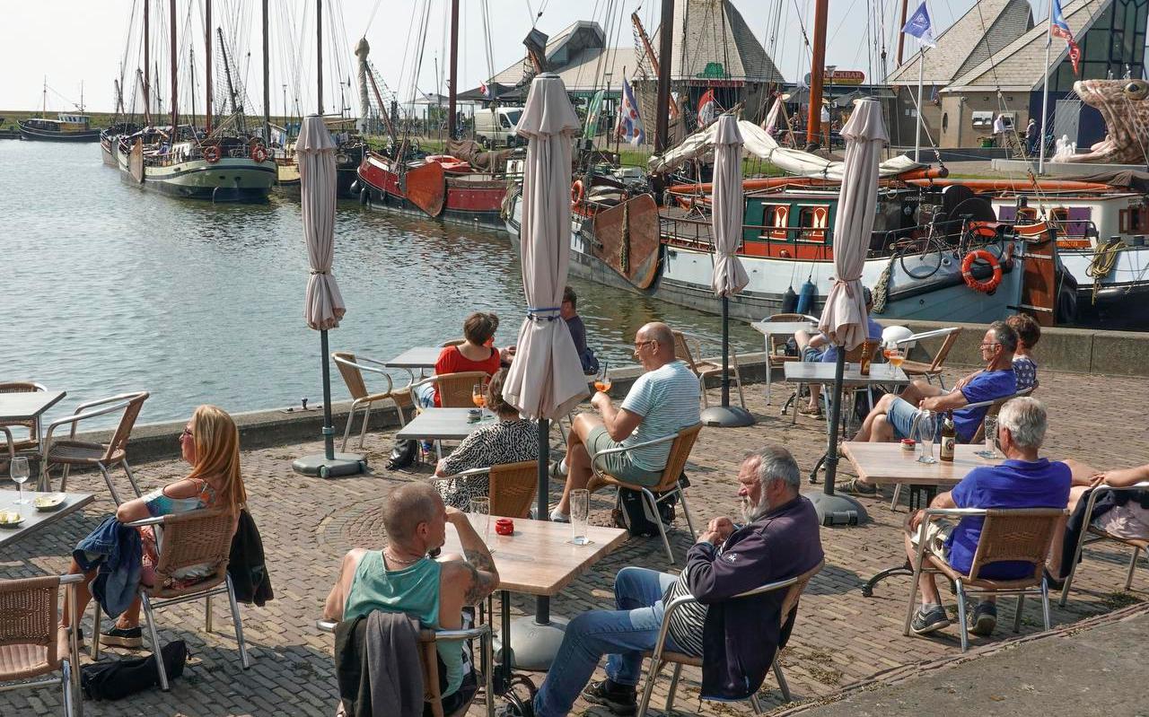 In Zuidwest-Friesland wordt het goede leven geleefd, zoals afgelopen zomer op het terras in Stavoren. De brede welvaart ligt bijzonder hoog in deze regio. Maar of dat zo blijft na de coronacrisis, is de vraag.