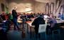 Ambtenaren van Economische zaken en Klimaat horen in het gemeentehuis in Drachten de kritiek op de gaswinningsplannen aan.