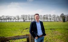 Kwartiermaker-directeur Wiebe Bouma van Landschapsbeheer Friesland. ,,Zorg voor een landschap waar mensen met plezier vanuit het dorp een ommetje kunnen maken of een rondje fietsen.”