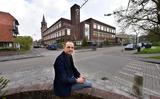 Alexander Tuinhout aan de Molenstraat 36 in Leeuwarden. Op deze plek stond voorheen de MTS. Het schoolgebouw is in de oorlog gebombardeerd. Inmiddels staat er een appartementencomplex tegenover het Vossenparkje.