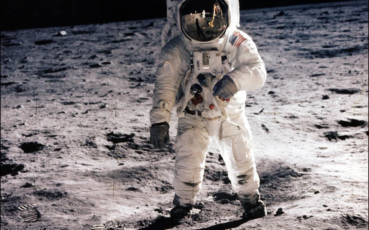 Refrein Wat leuk Generaliseren Eerste mens op de maan leek science fiction, maar de dansende astronauten op  de maan waren echt - Friesch Dagblad