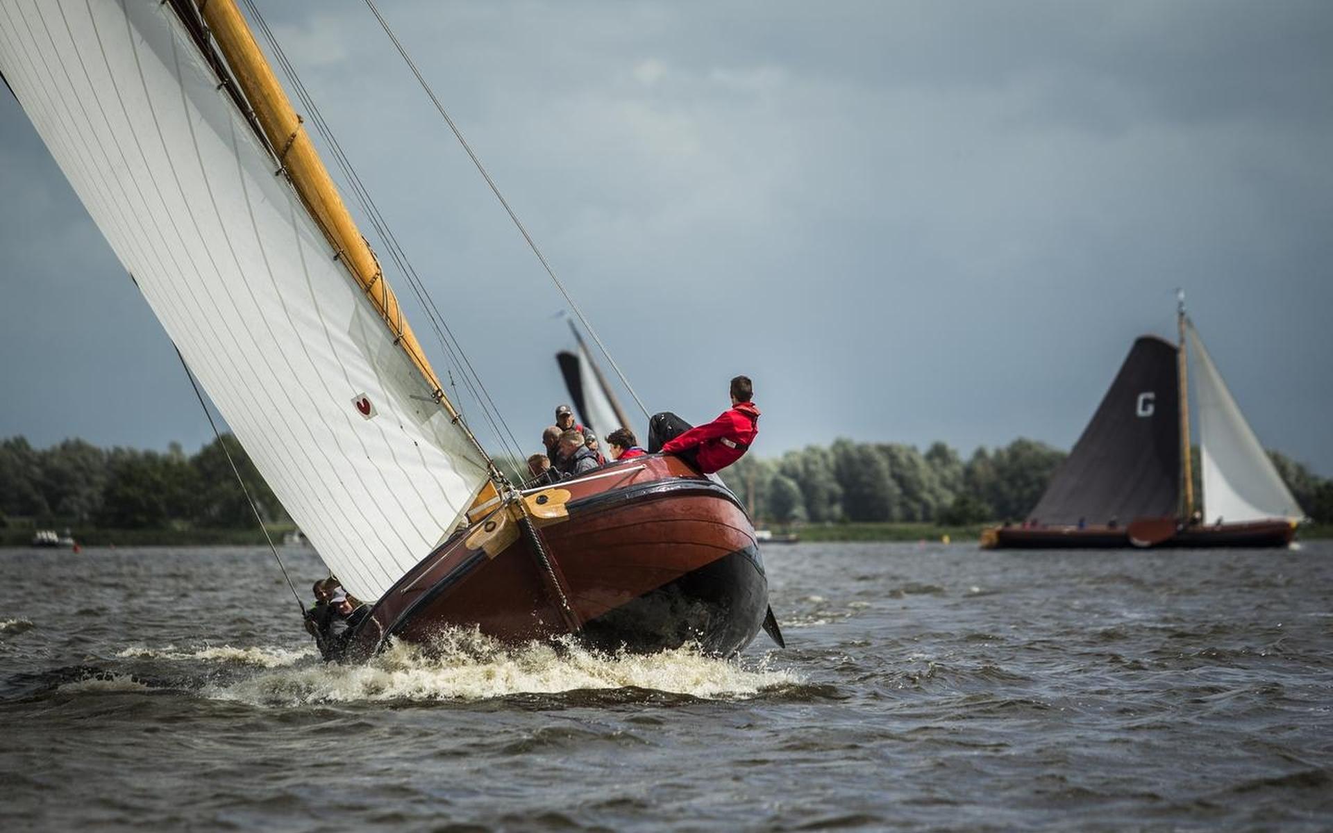 Nieuw wedstrijdwater voor sks-skûtsjes bij Grou en Langweer (+dronebeelden) - Friesch Dagblad