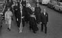 In 1967 liepen kardinaal Bernardus Alfrink en minister Marga Klompé aan het hoofd van de stille tocht voor Titus Brandsma, ter gelegenheid van zijn 25e sterfdag. Foto: ANP