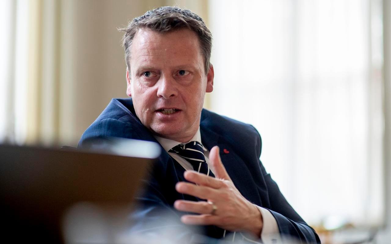Burgemeester Johannes Kramer sprak de nieuwe gemeenteraad van Noardeast-Fryslân toe.