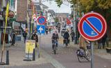 De langgerekte Van Harenstraat in Wolvega mag wel wat gezelliger, vinden ondernemers.