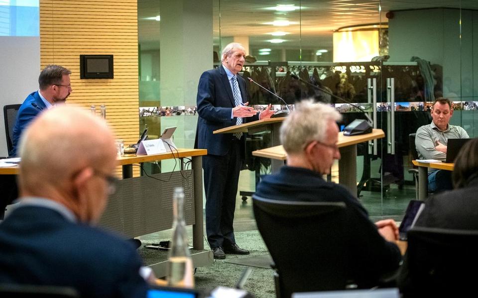 Ton Baas licht zijn bevindingen toe. Foto: Jilmer Postma