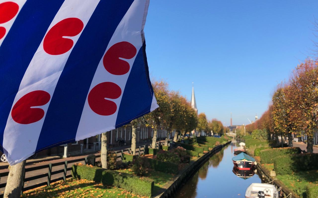 De Friese vlag hangt uit in IJlst. 