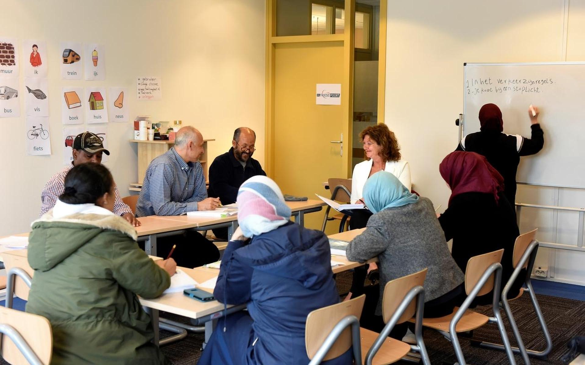 Inburgeraars Grou leren én onderwijzen - Friesch Dagblad