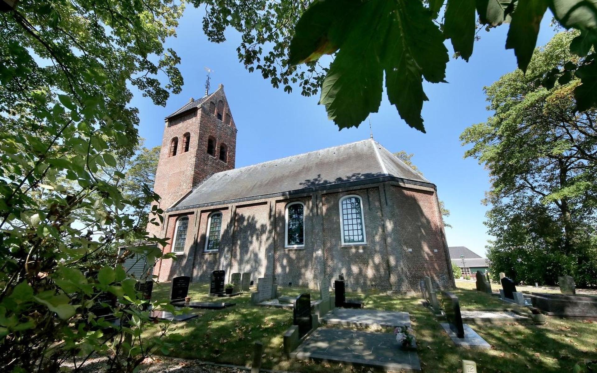 De Gertrudiskerk in Idaerd is te mooi om zomaar voorbij te fietsen
