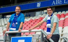 De vrienden Oeds-Willem Miedema en Henk Hunneman (l) in het Abe-Lenstrastadion van de club die hen zo dierbaar is.