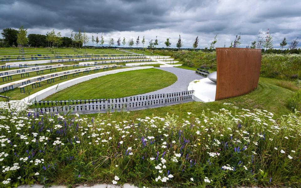 Het Nationaal Monument MH17 in Park Vijfhuizen, ter nagedachtenis aan de slachtoffers van de vliegramp met vlucht MH17.