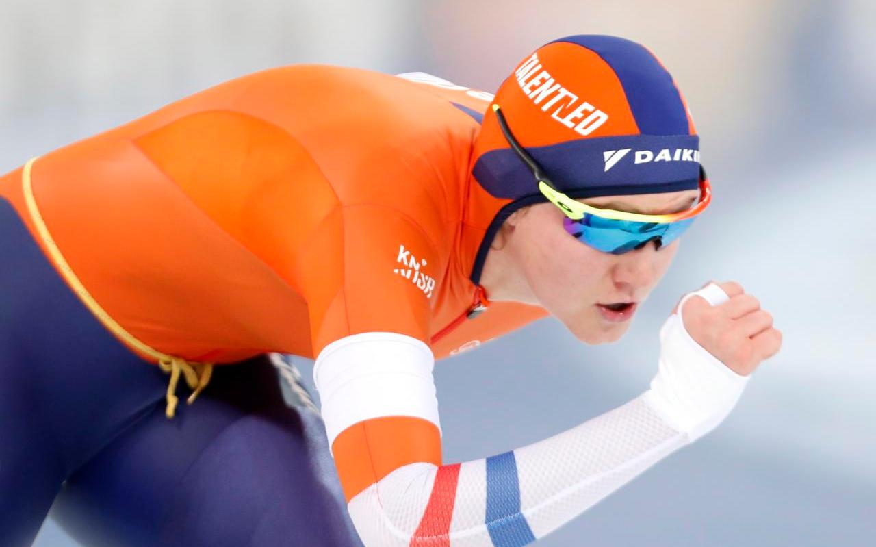 Lotte van Beek snelt naar de bronzen medaille op de 1000 meter tijdens de World Cup van Hamar. Foto: ANP