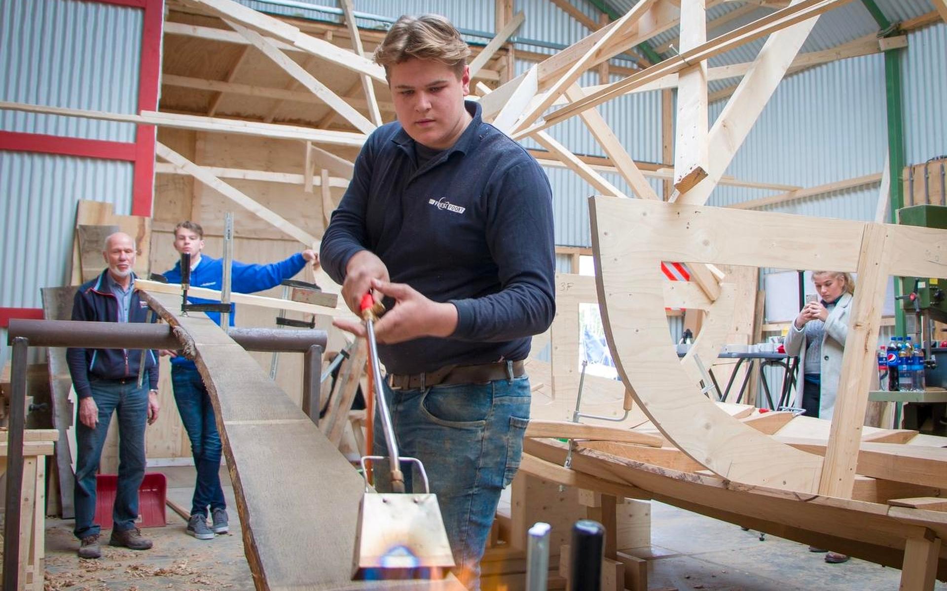 Bouw van levensgroot Fries Vikingschip in Sneek is puur ambacht (+video) - Friesch Dagblad