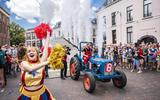 Op het Hofplein gleed een tractor tijdens de culturele kettingreactie 8ste dag.