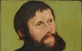 Luther leefde incognito op de Wartburg: hij noemde zich daar Junker Jörg. De schilder Lucas Cranach de Oude legde hem vast in die vermonning.