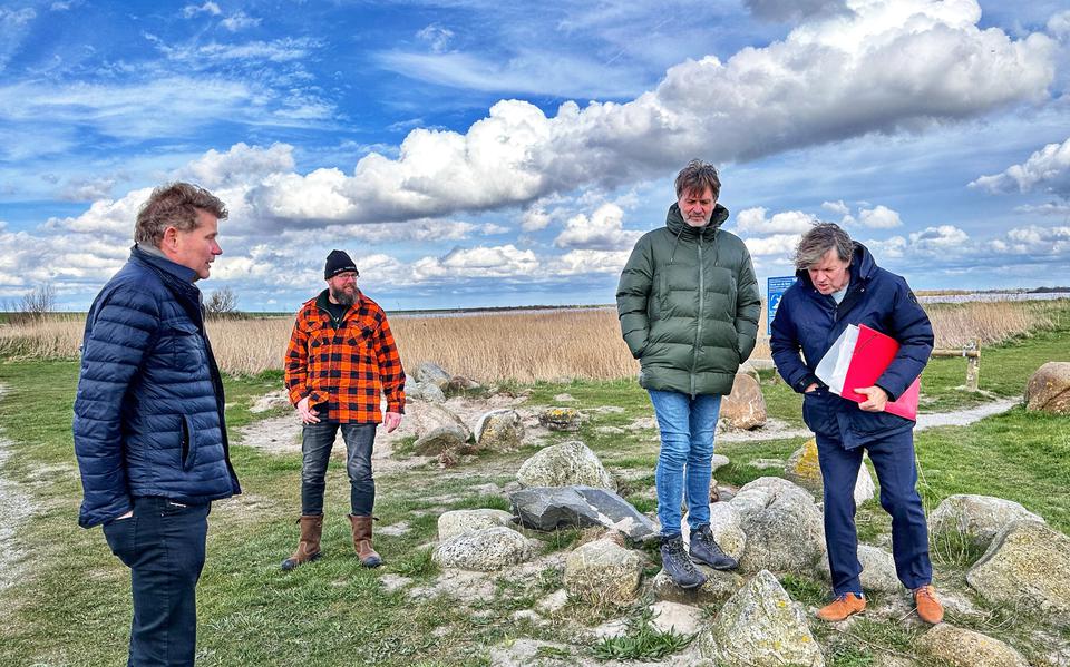 De initiatiefnemers zijn op zoek naar een geschikte locatie voor het middeleeuwse dorp 'Magna Frisia'. 