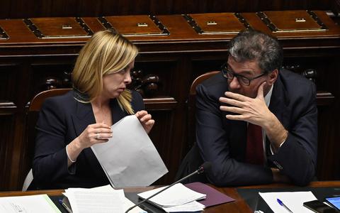 De Italiaanse premier Giorgia Meloni en haar minister van Economie Giancarlo Giorgetti.