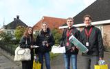 De vier energiecoaches, die in de gemeente Ooststellingwerf tot het eind van het jaar langs de deuren gaan om de inwoners te helpen bij verdere verduurzaming. 