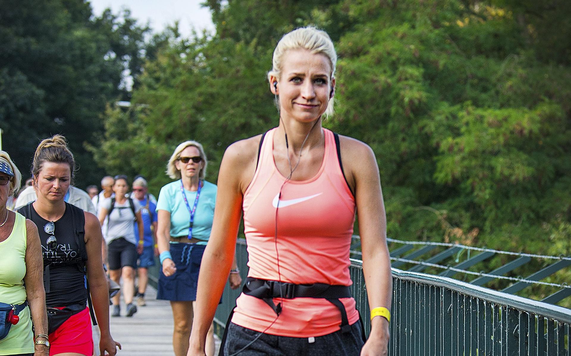 Dionne Stax Loopt Haar Dertiende Vierdaagse: 'De Spierpijn Dans Ik Er ...