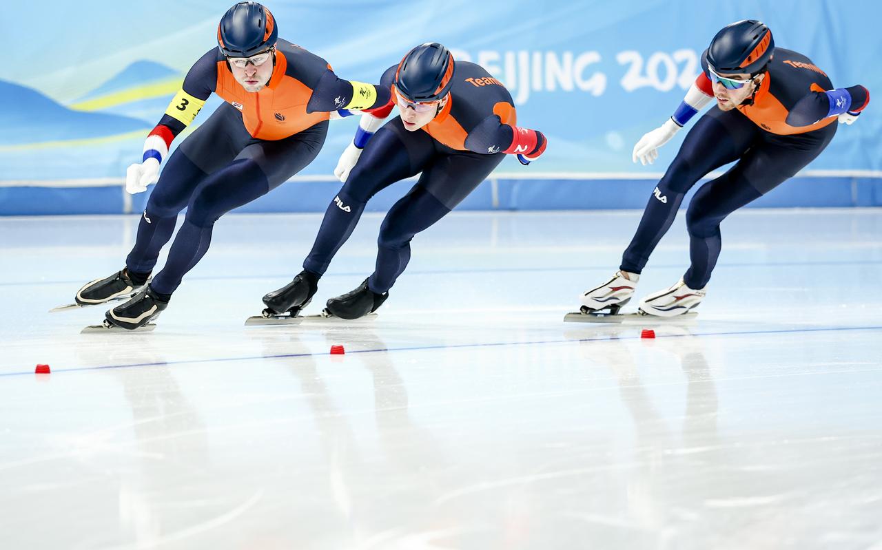 Sven Kramer, Marcel Bosker en Patrick Roest in actie (vlnr). Sven Kramer, Marcel Bosker en Patrick Roest in actie (vlnr).