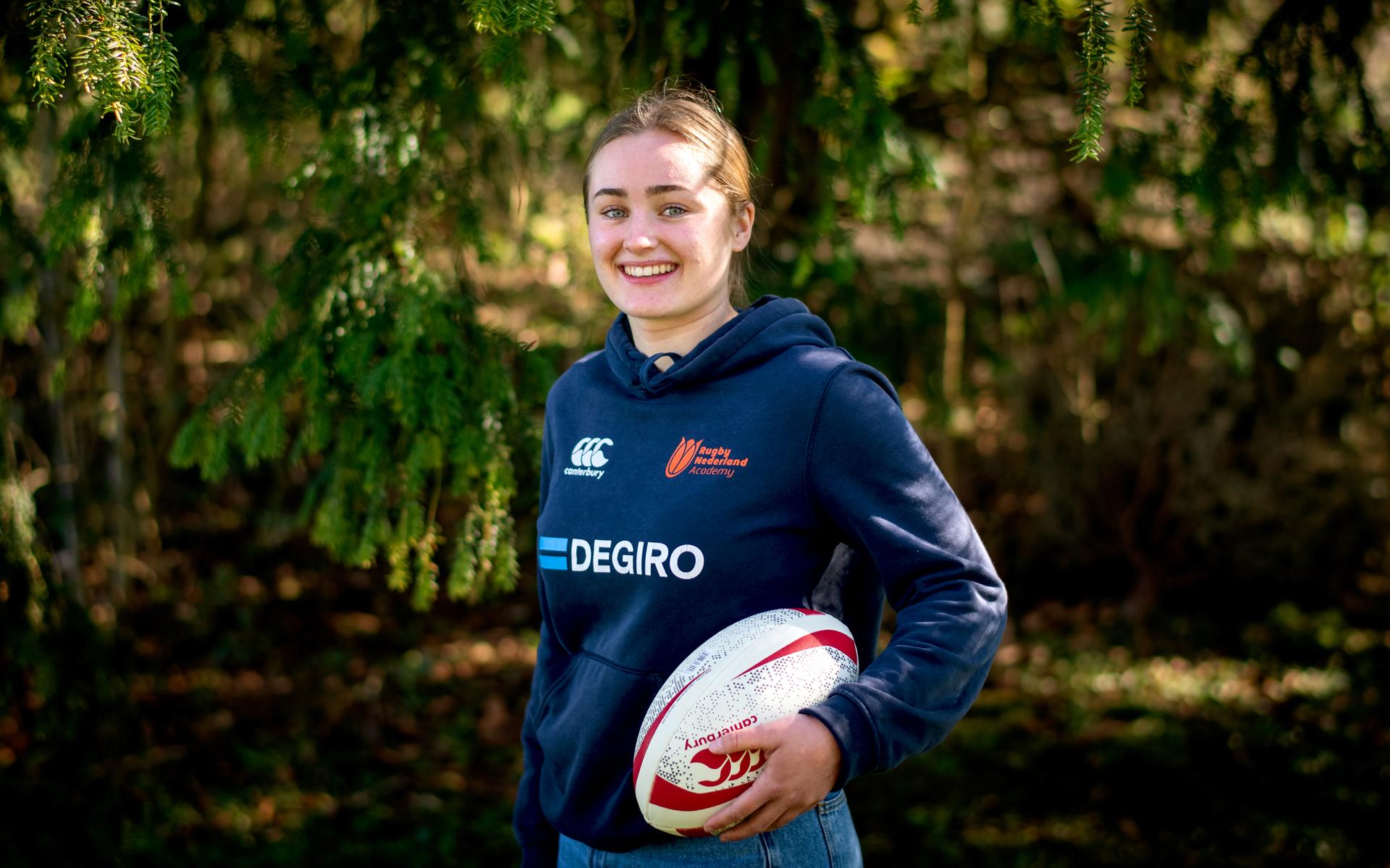 Waar haar vriendinnen aan atletiek of paardrijden deden, koos Rixt Aerts (18) al vroeg voor rugby. H