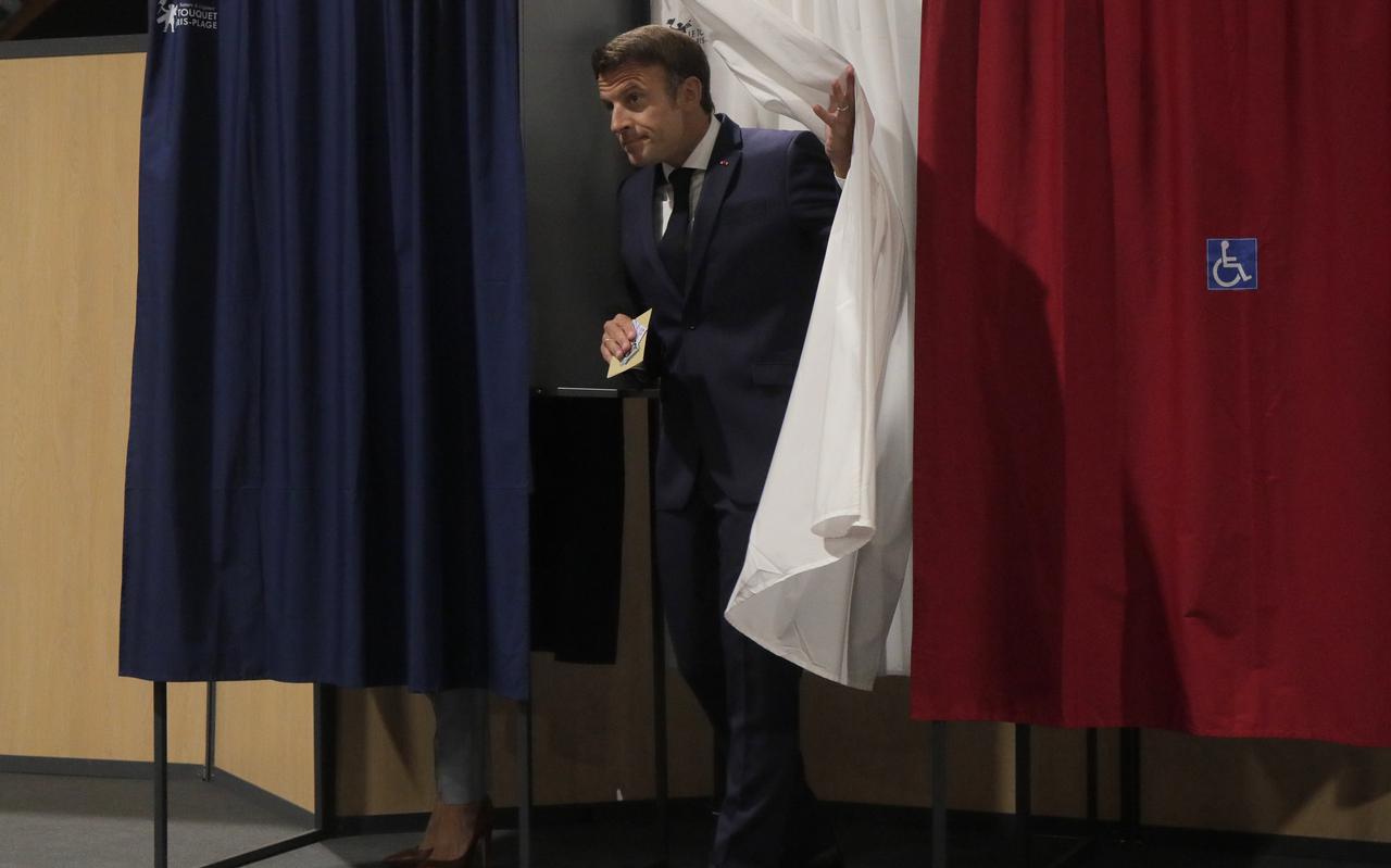 De Franse president Emmanuel Macron bracht zijn stem uit in Le Touquet in Noord-Frankrijk.