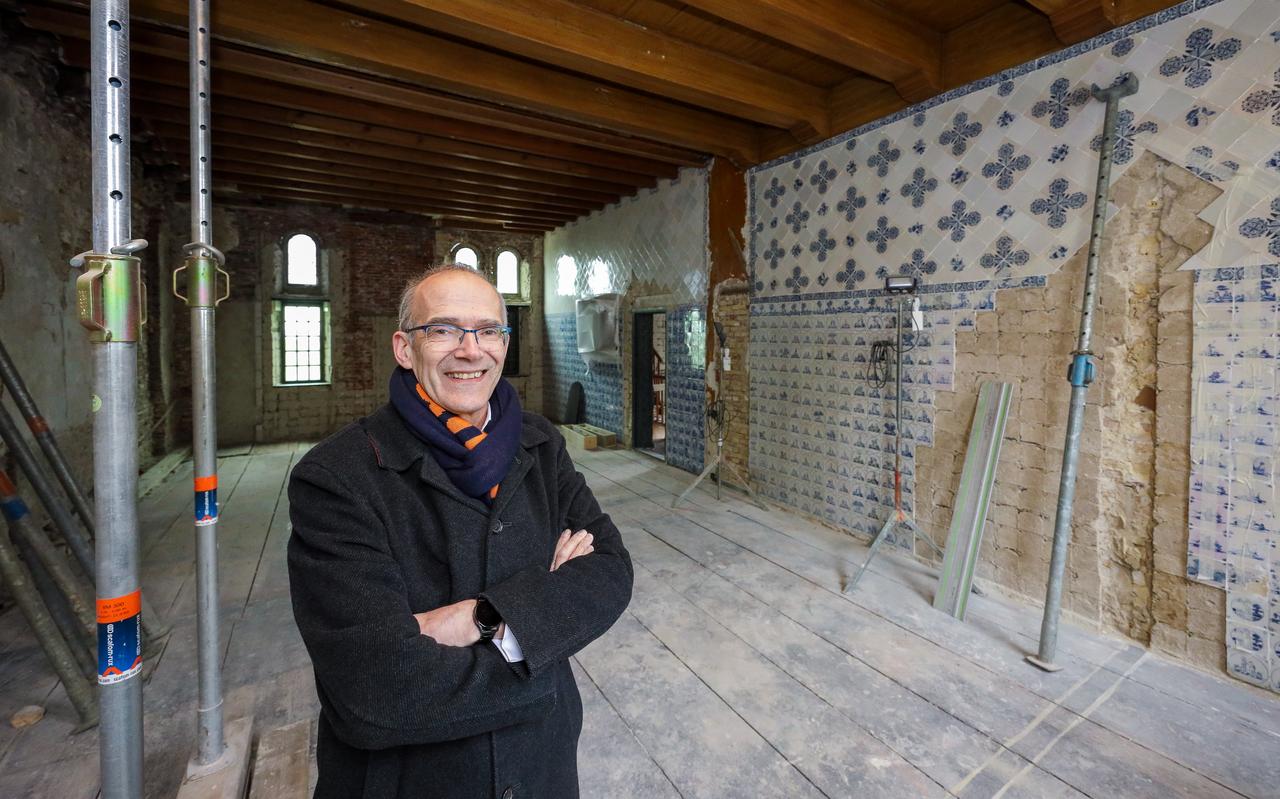 Directeur Bernard Hilgers te midden van de verbouwing in Museum Hindeloopen. Directeur Bernard Hilgers te midden van de verbouwing in Museum Hindeloopen.
