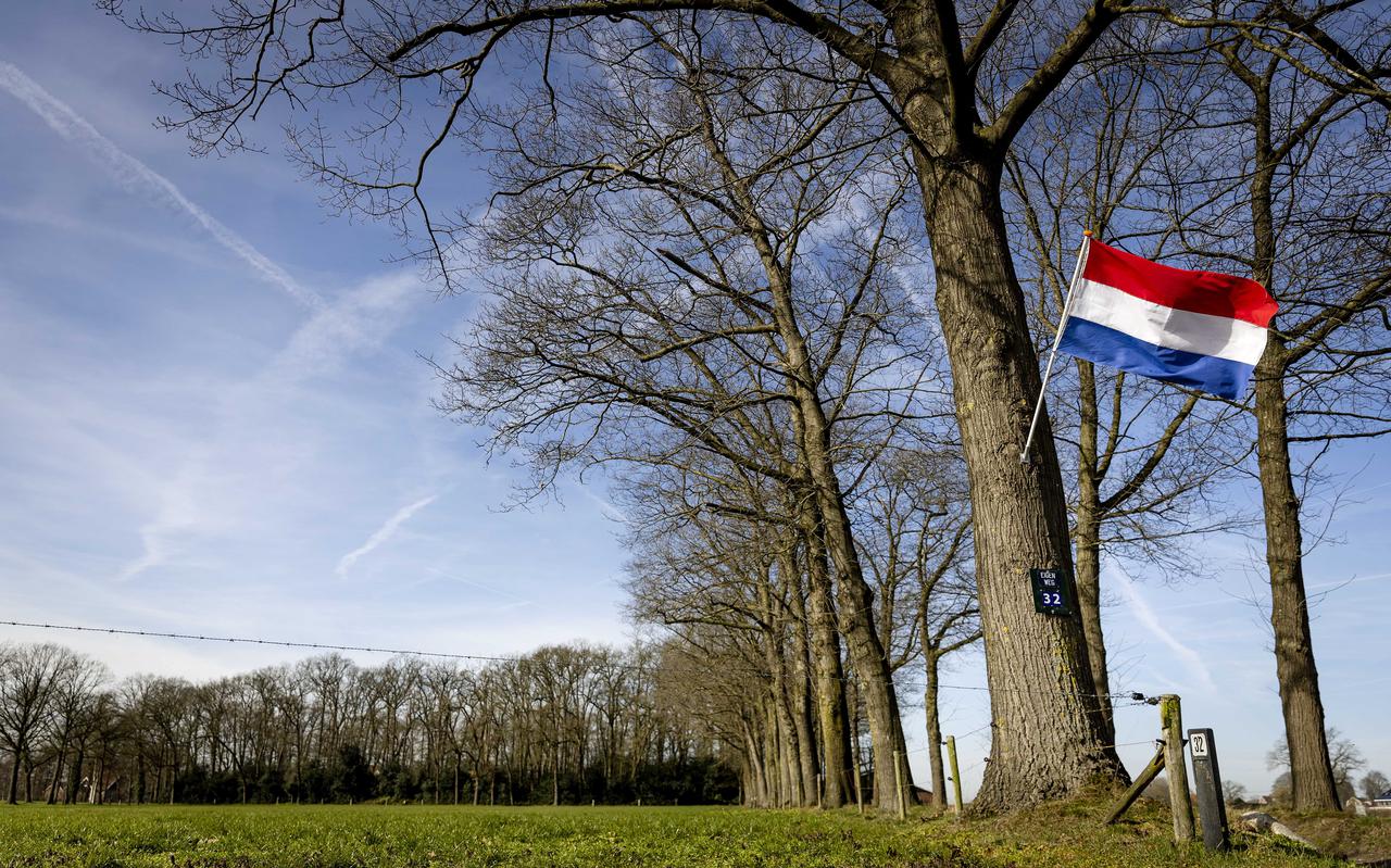 De Nederlandse vlag hangt weer met de  rode baan boven in Tubbergen waar de BoerBurgerBeweging (BBB) met afstand de grootste is geworden.