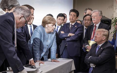 De Duitse bondskanselier Angela Merkel vaart uit tegen de autocraat president Donald Trump van de Verenigde Staten tijdens de bijeenkomst van de G7 in Charlevoix in Canada in 2018.