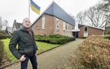 Dominee Jan Jongsma voor de Gereformeerde Kerk vrijgemaakt 'De Regenboog' in Twijzel.