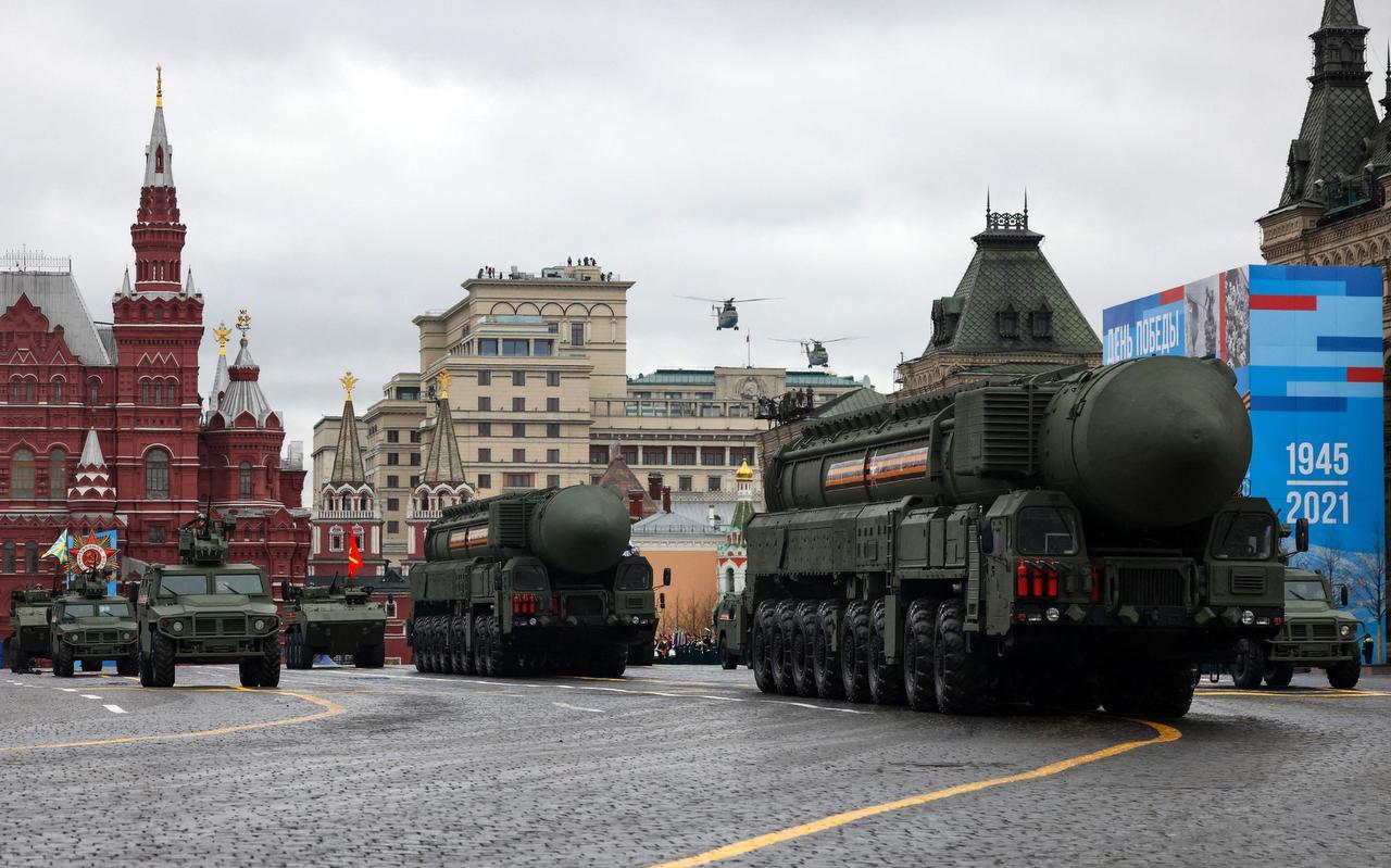 Viering van 9 mei in 2021. Russiche intercontinentale raketsystemen worden tentoongesteld op het Rode Plein in Moskou. Viering van 9 mei in 2021. Russiche intercontinentale raketsystemen worden tentoongesteld op het Rode Plein in Moskou.
