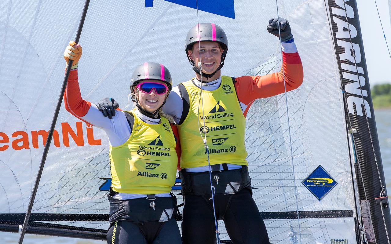 Laila van der Meer en Bjarne Bouwer zijn blij met het resultaat op het WK in de Nacra 17-klasse in de Golf van Oman. Laila van der Meer en Bjarne Bouwer zijn blij met het resultaat op het WK in de Nacra 17-klasse in de Golf van Oman.