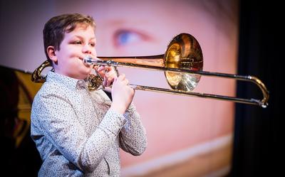 Trombonetalent Jisse Kuipers uit Hurdegaryp. 
