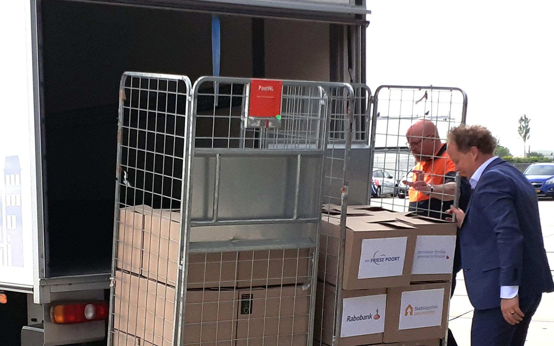 Een nieuwe logistieke hub van PostNL moet ervoor zorgen dat er minder vrachtwagens en bestelbusjes d