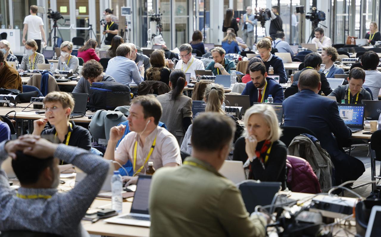 Journalisten aan het werk in de persruimte van een van de gebouwen van de Europese Unie in Brussel. Journalisten aan het werk in de persruimte van een van de gebouwen van de Europese Unie in Brussel.