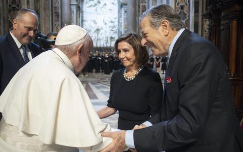 Ontmoeting tussen paus Franciscus en Nancy Pelosi.