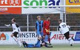 Anton Vredevoort (rechts) kroont zich in Burgum vier minuten voor tijd tot matchwinnaar voor Drachtster Boys.
