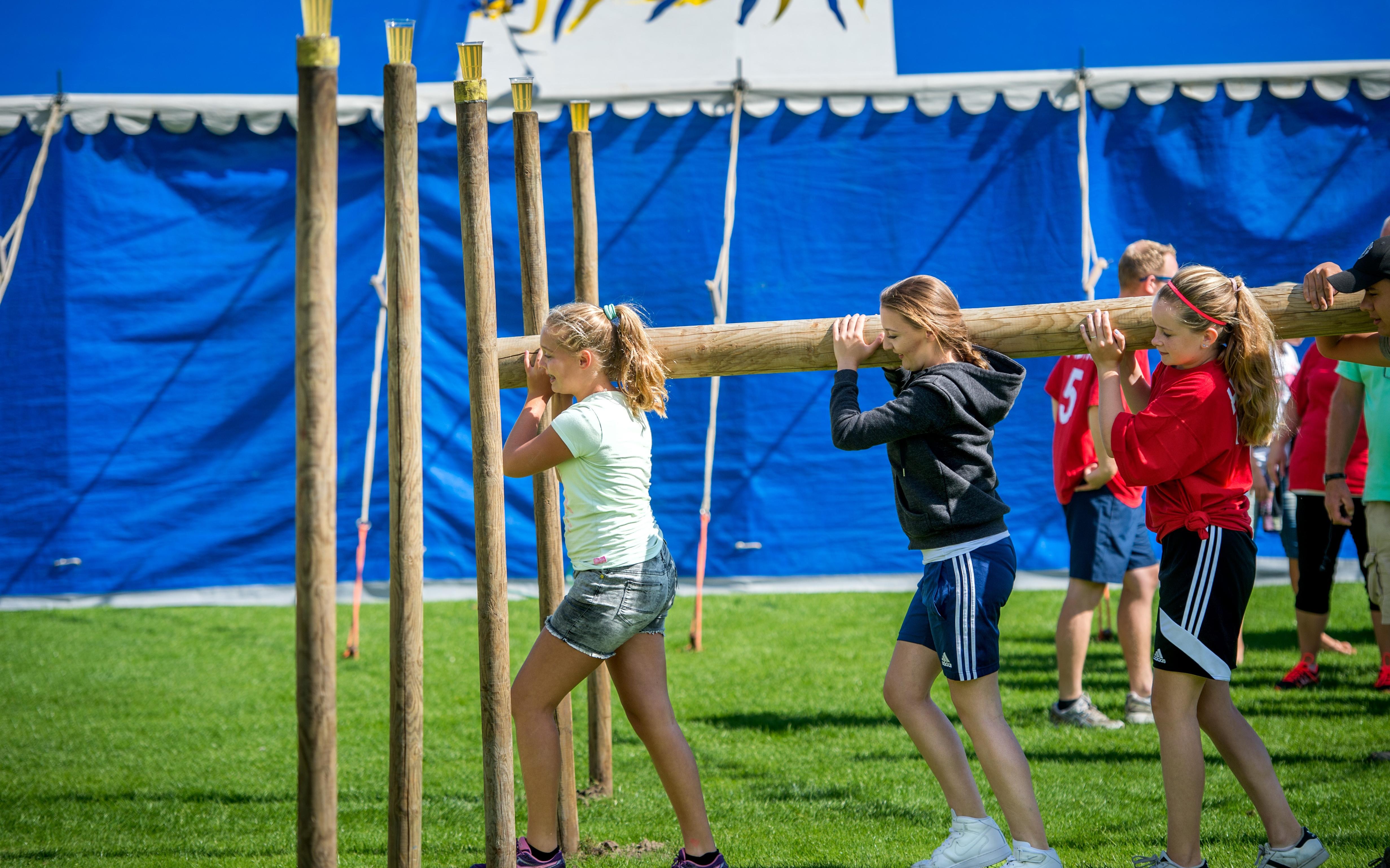 Onder de aangescherpte coronaregels kunnen dorpsfeesten niet doorgaan. Het kabinet denkt na over een