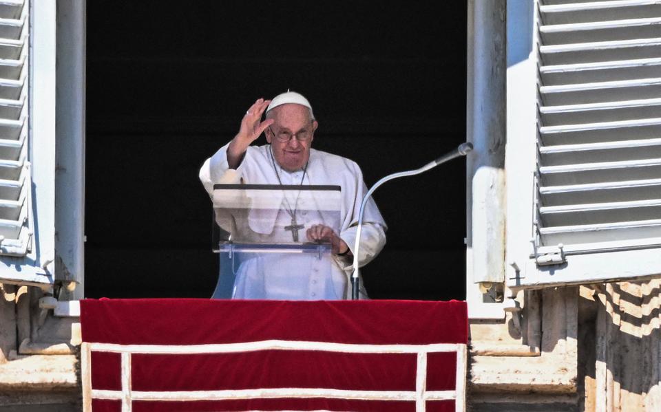 Paus Franciscus is een stuk progressiever dan zijn conservatieve voorganger. 